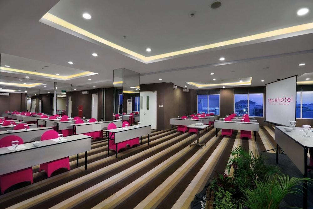 Favehotel Rungkut Surabaya Exterior foto