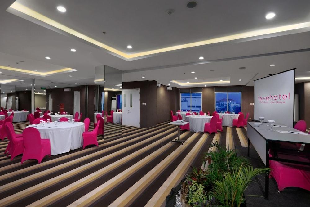 Favehotel Rungkut Surabaya Exterior foto