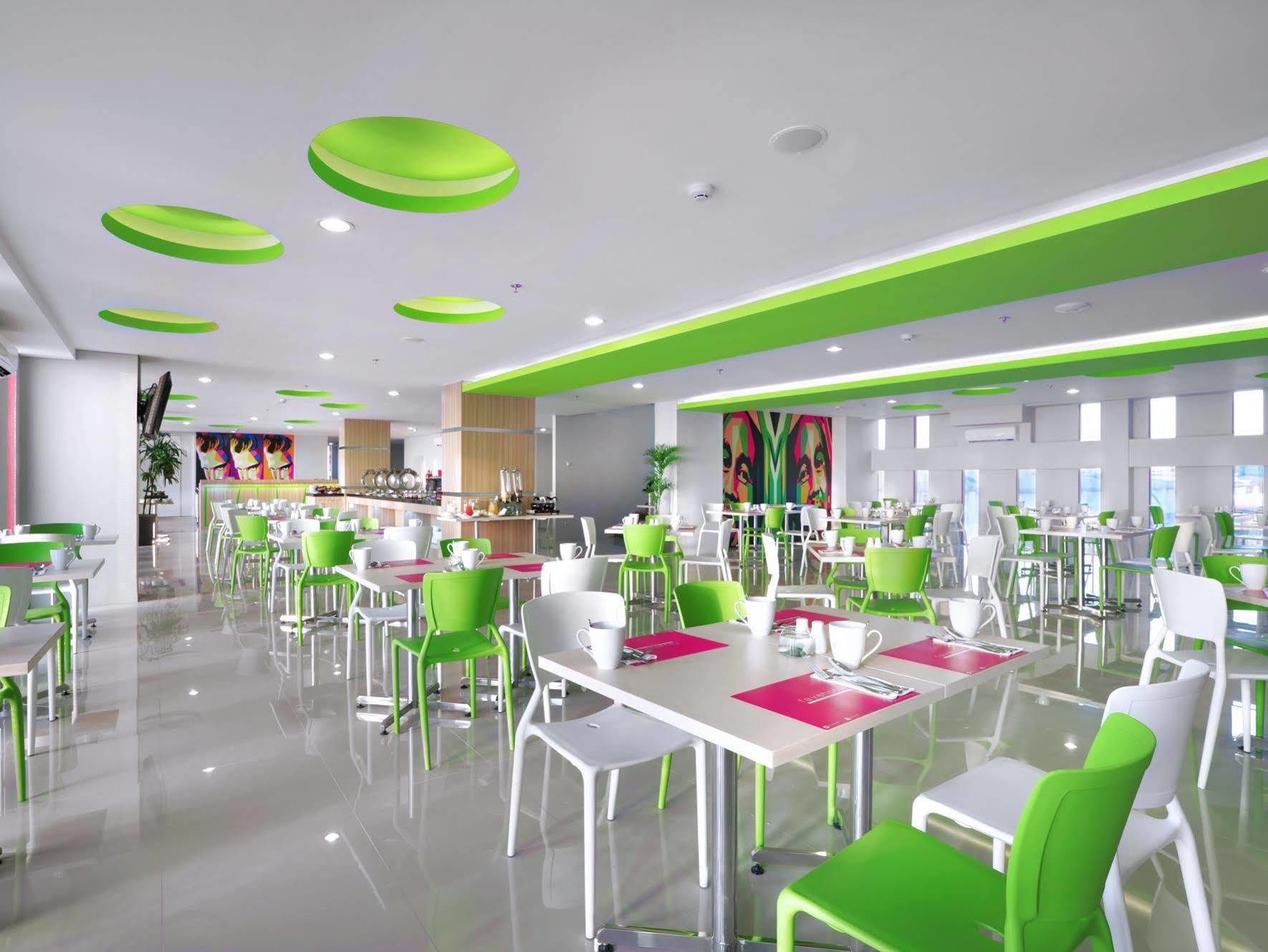 Favehotel Rungkut Surabaya Exterior foto